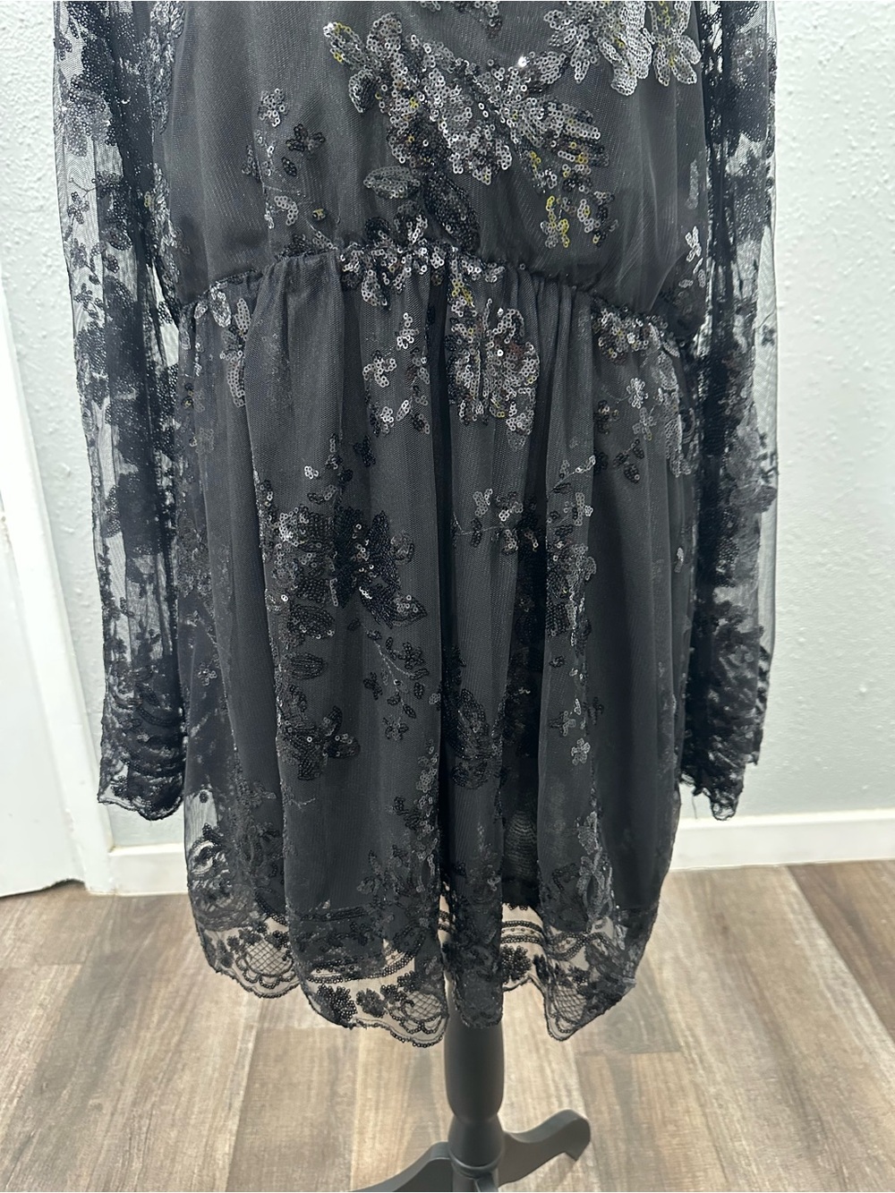Boohoo Plus Size 16 Black Sequin Long Sleeve VNeck Pullover Dress Party Holiday - Picture 5 of 14